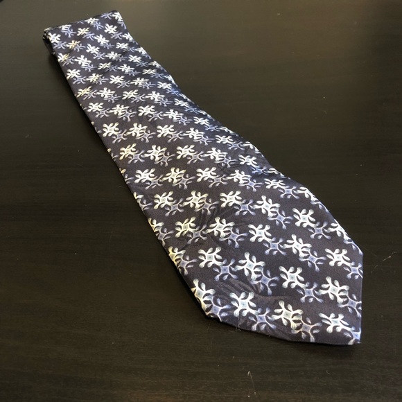 XMI Silk Tie PERFECT for winter ❄️ - Picture 2 of 6